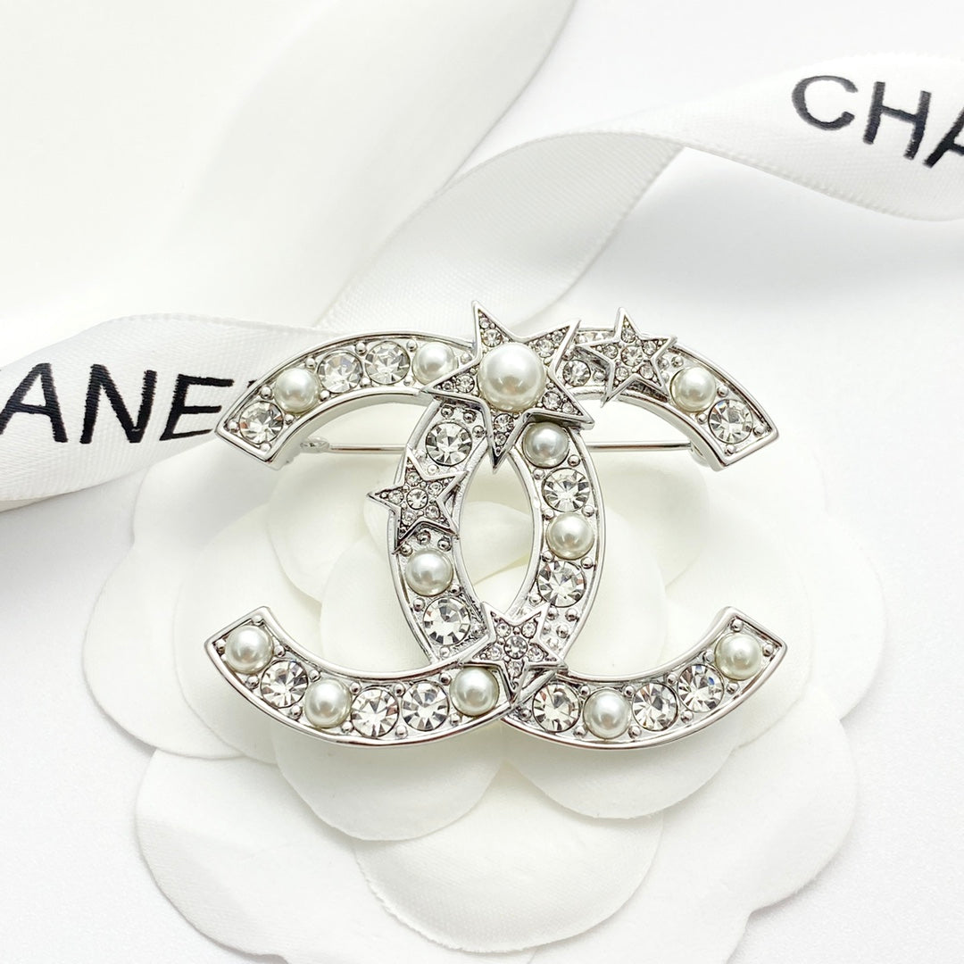 Double-C Emblem Brooch in Silver-Tone – Pearl Detail close-up detail