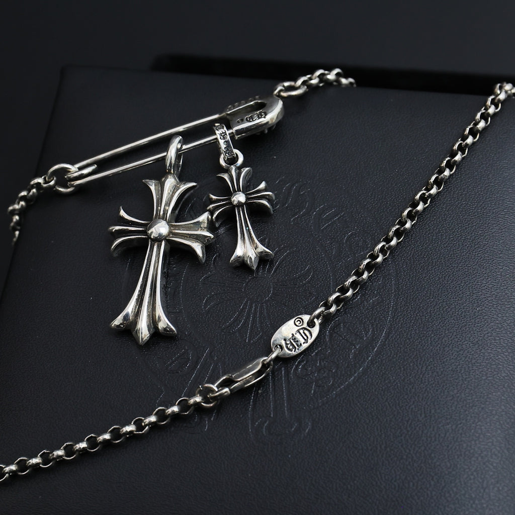 Gothic Emblem Pendant Necklace in Antique Silver-Tone – Design 04 close-up detail