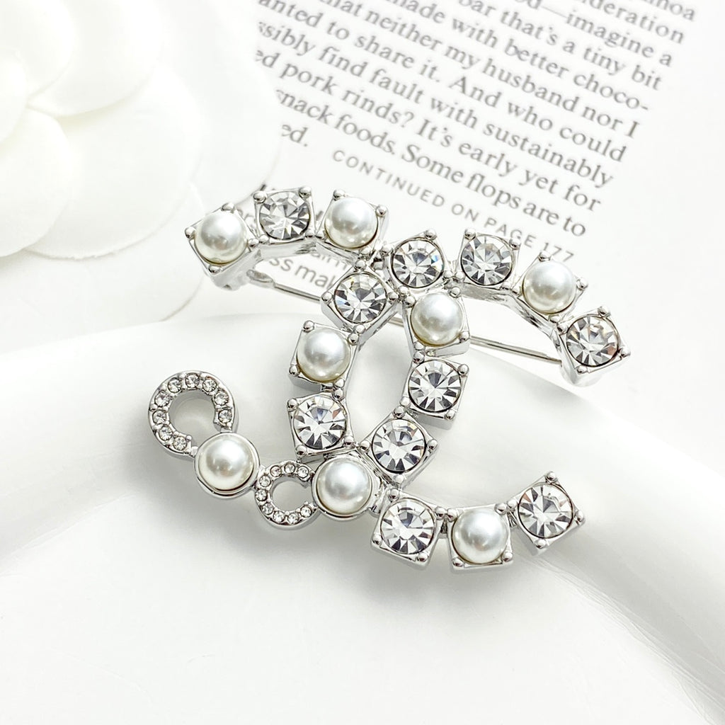 Double-C Emblem Brooch in Silver-Tone – Pearl Detail – Design 002 main product view
