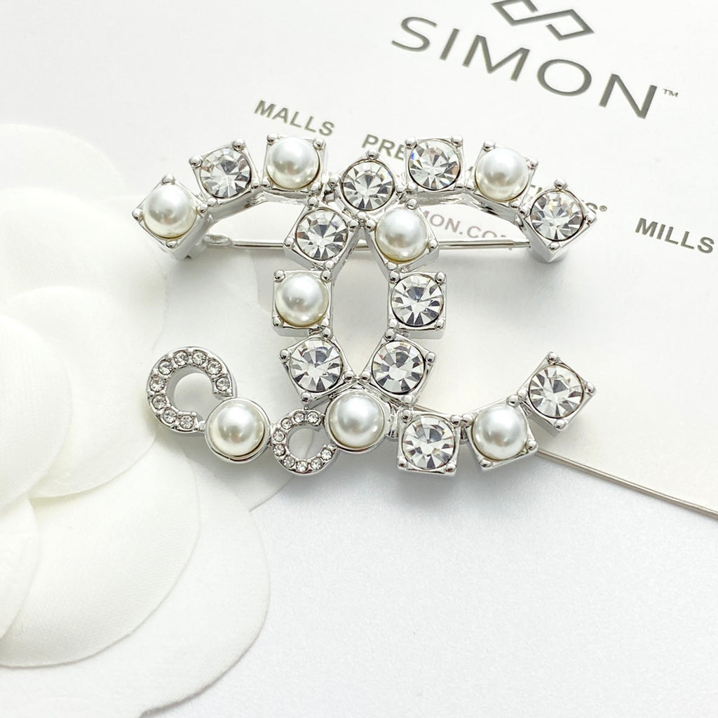 Double-C Emblem Brooch in Silver-Tone – Pearl Detail – Design 002 main product view