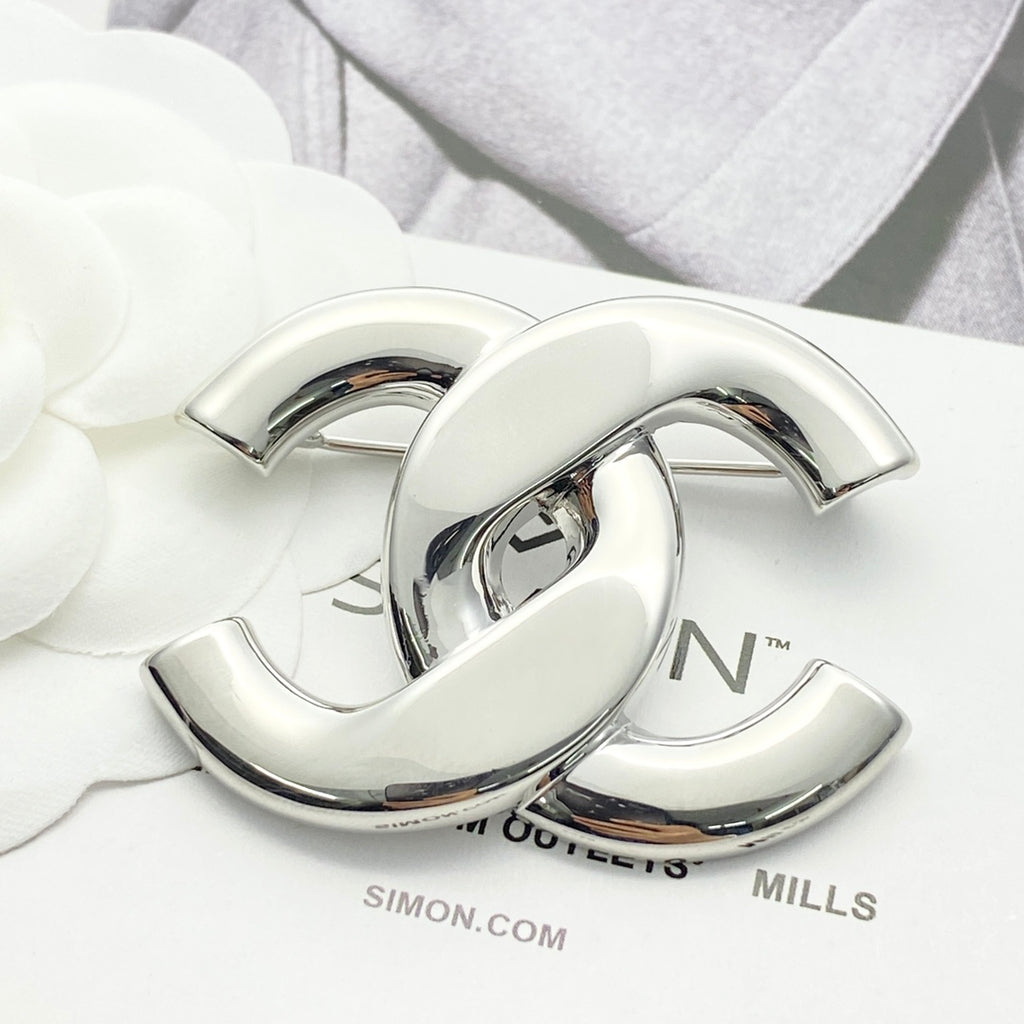 Double-C Emblem Brooch in Silver-Tone – Design 004 detail view