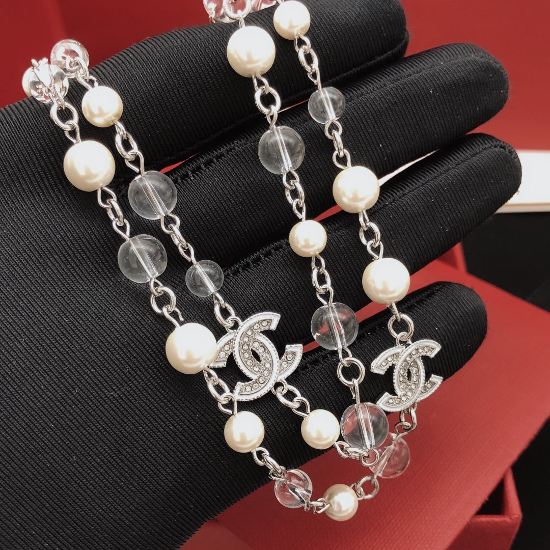 Pearl Pearl-Detail Pendant Necklace – Pearl Detail – Design 024 detail view