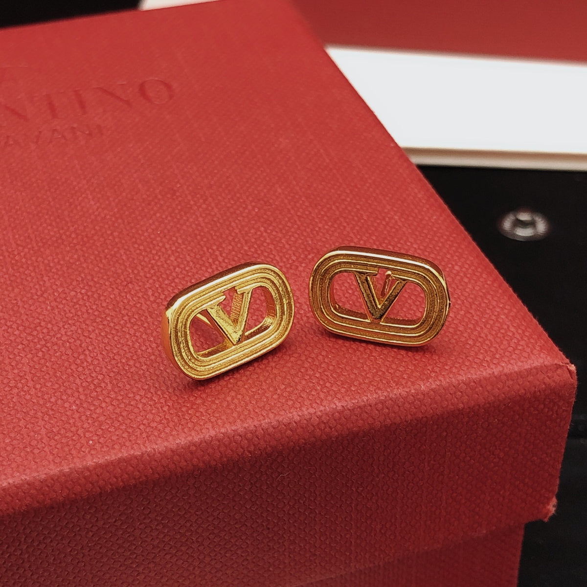 Signature Emblem Polished Stud Earrings – Design 04 main product view