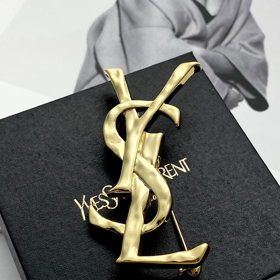 Geometric Emblem Brooch in Polished Metal-Tone – Design 012 close-up detail