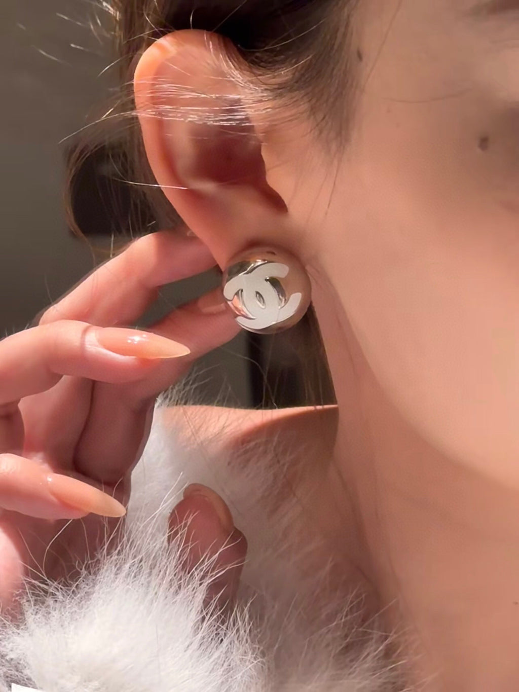 Round Stud Earrings in Gold-Tone – White Detail detail view