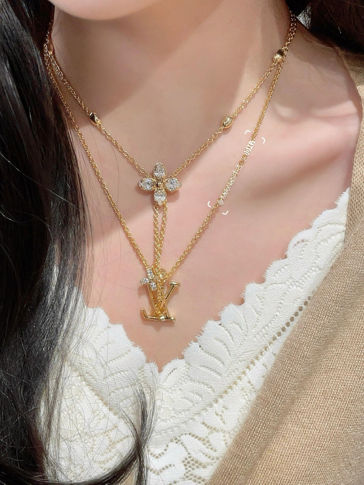 Geometric Emblem Pendant Necklace in Gold-Tone – Design 069 side detail