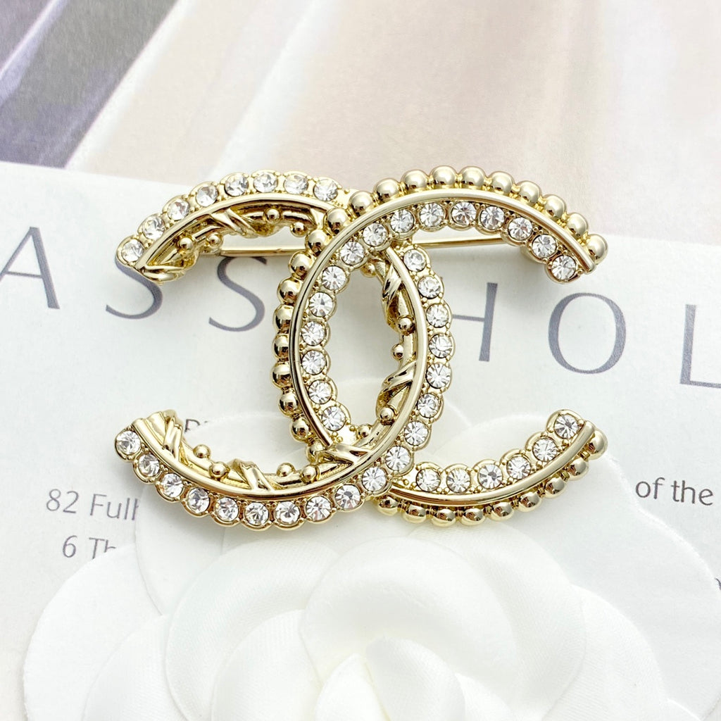 Double-C Emblem Brooch in Polished Metal-Tone – Design 062 side detail