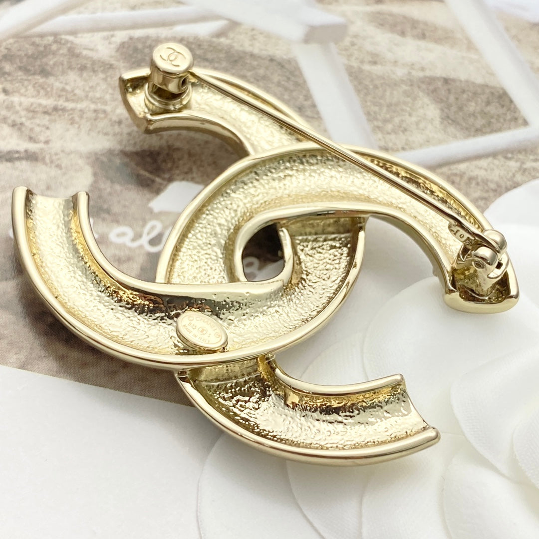 Double-C Emblem Brooch in Gold-Tone – Star Detail side detail