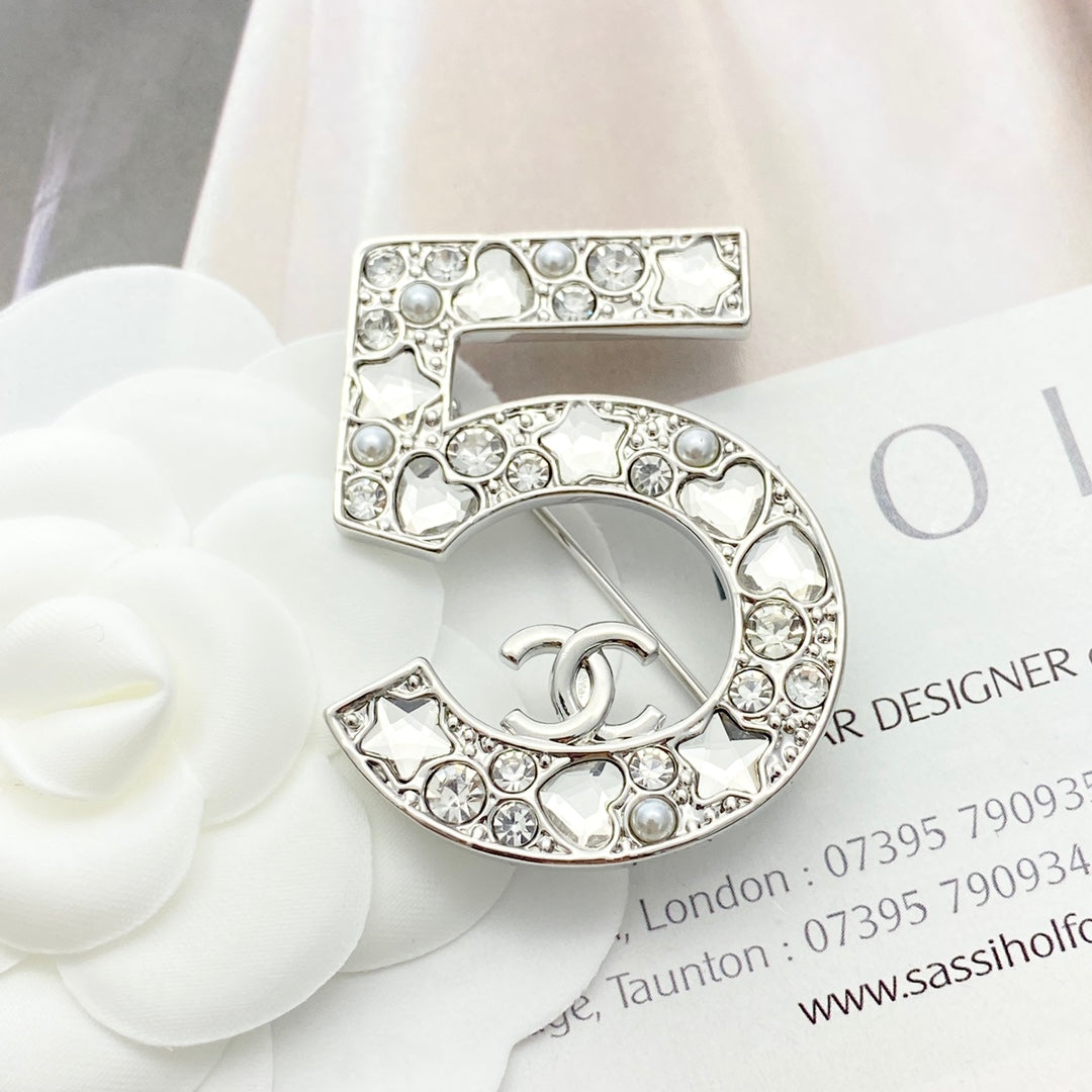 Heart Brooch in Polished Metal-Tone – Pearl Detail front product view