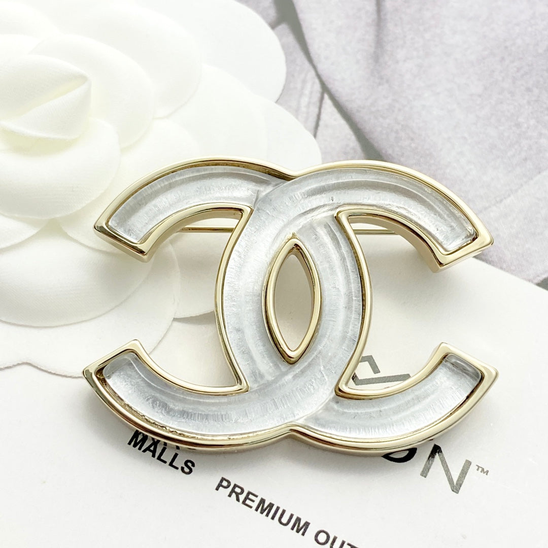 Double-C Emblem Brooch in Gold-Tone – Design 020 close-up detail