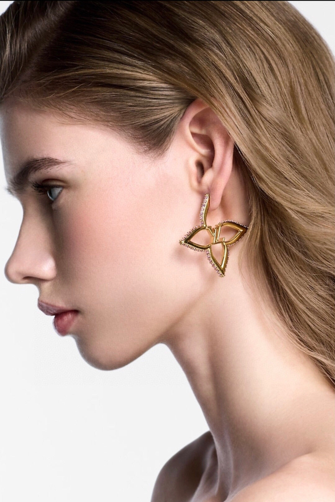 Geometric Emblem Stud Earrings in Rose-Gold-Tone – Rose Gold Detail – Design 005 close-up detail