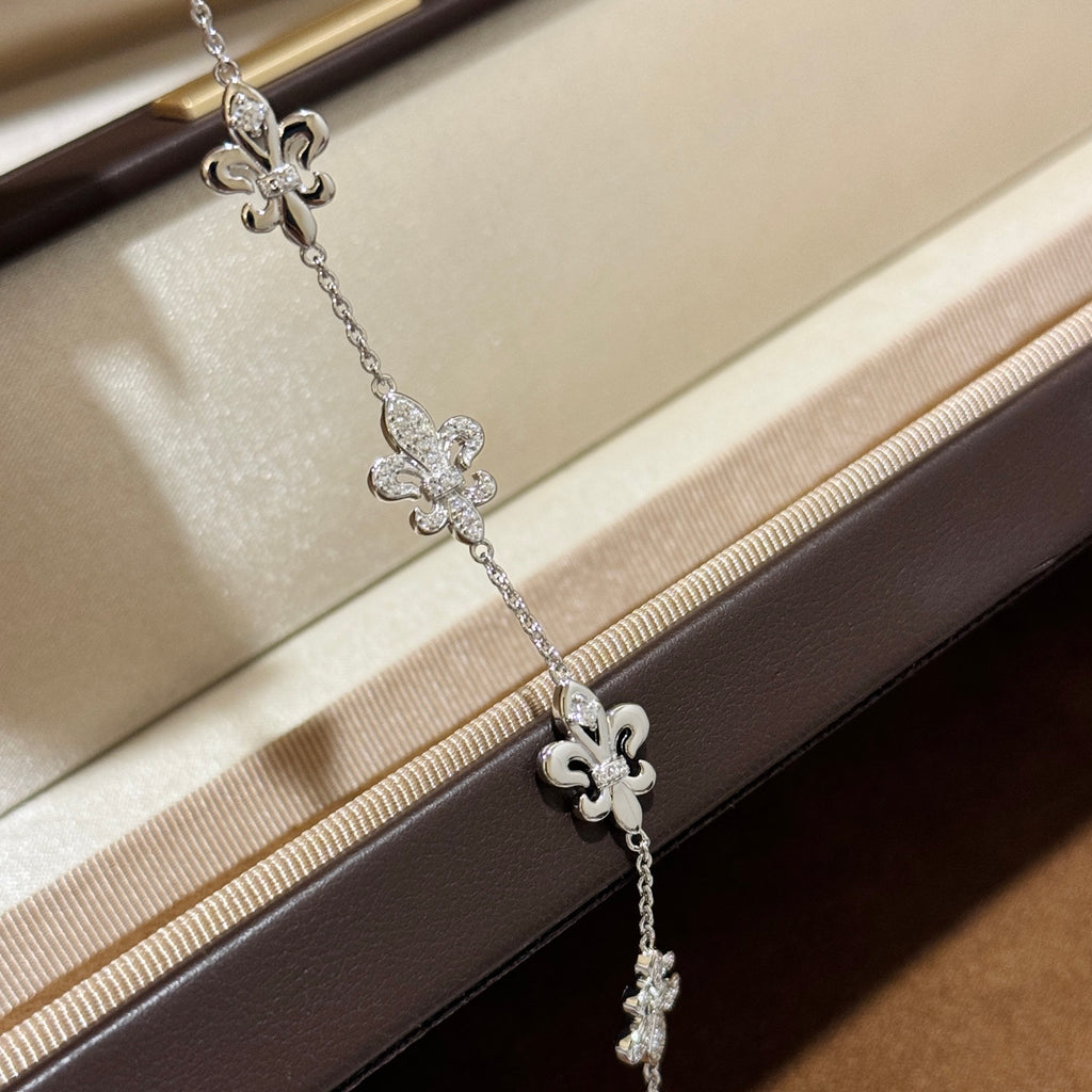 Gothic Emblem Statement Bracelet in Antique Silver-Tone – Design 02 close-up detail