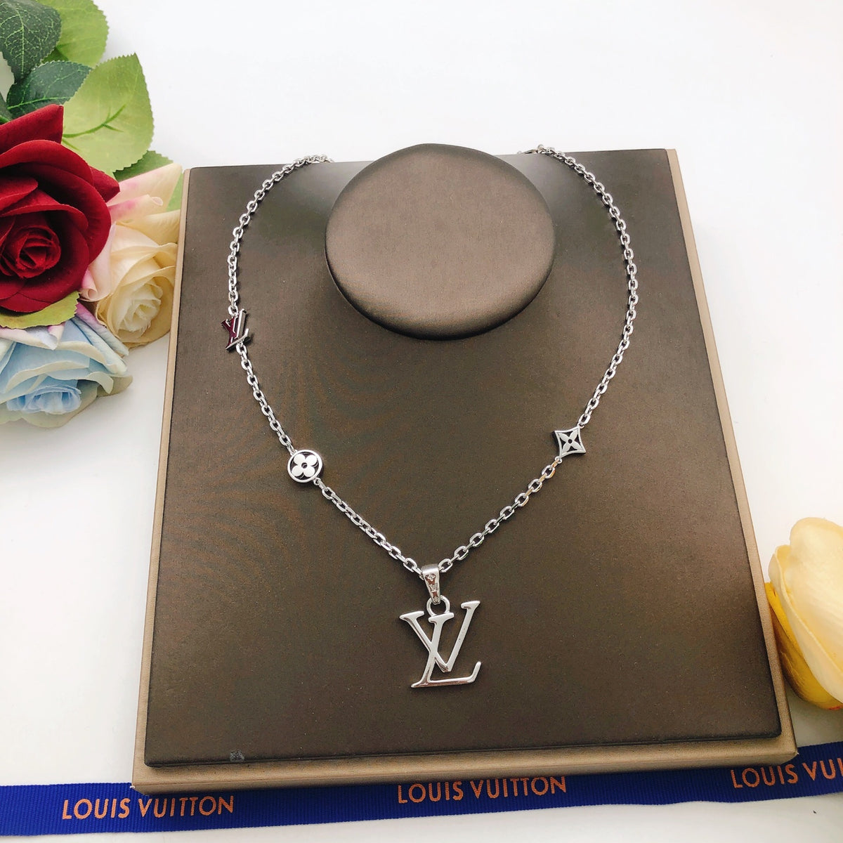 Geometric Emblem Pendant Necklace in Silver-Tone – Silver Detail – Design 005 close-up detail