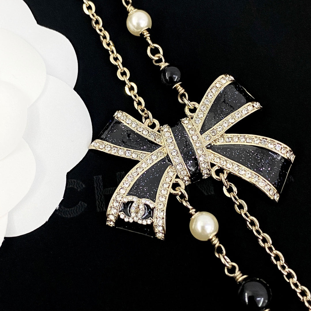 Bow Pearl-Detail Pendant Necklace – Pearl Detail – Design 010 detail view