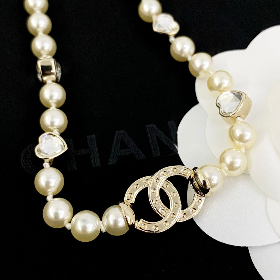 Heart Pearl-Detail Pendant Necklace – Pearl Detail – Design 007 close-up detail