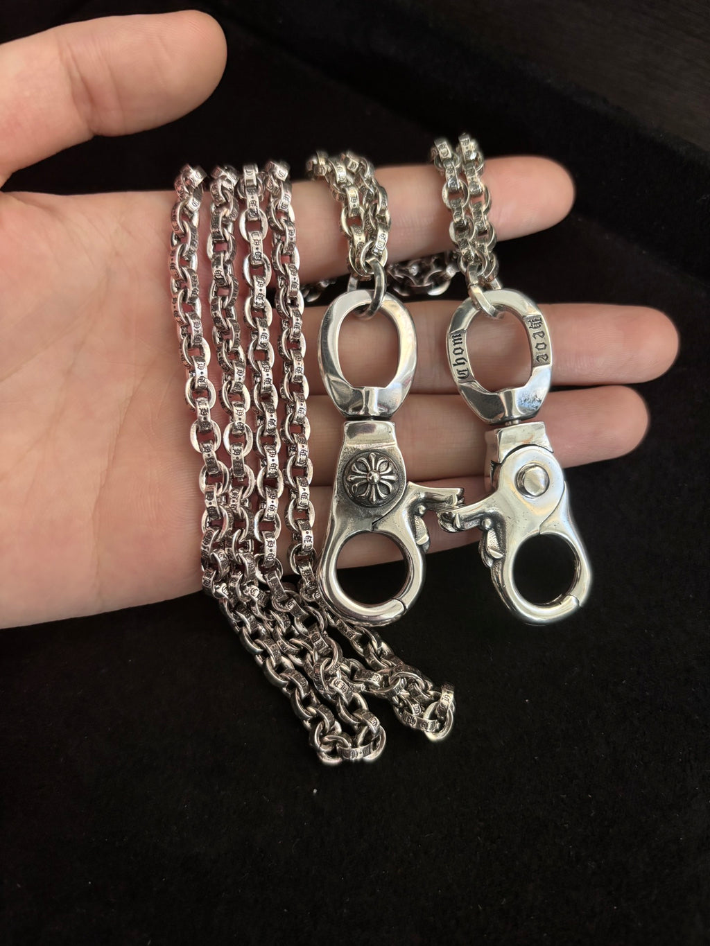Letter Multi-Use Chain Accessory main product view