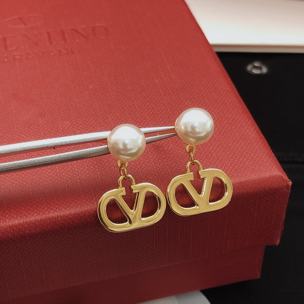 Signature Emblem Polished Stud Earrings – Design 05 front view