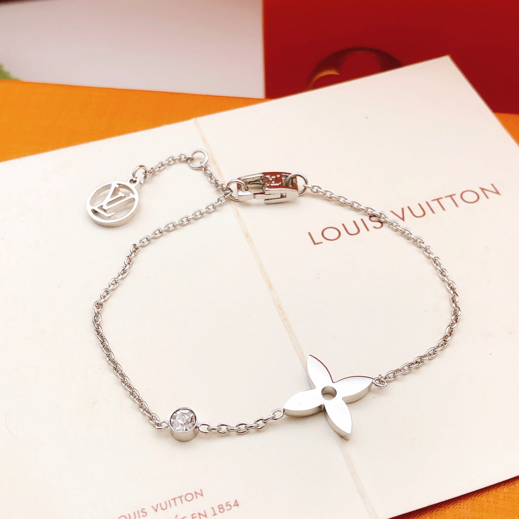Geometric Emblem Bracelet in Silver-Tone – Silver Detail – Design 021 main product view