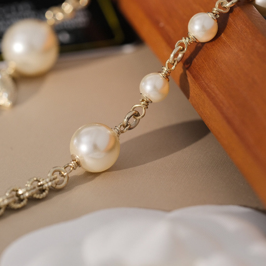 Pearl Pearl-Detail Pendant Necklace – Pearl Detail – Design 073 main product view