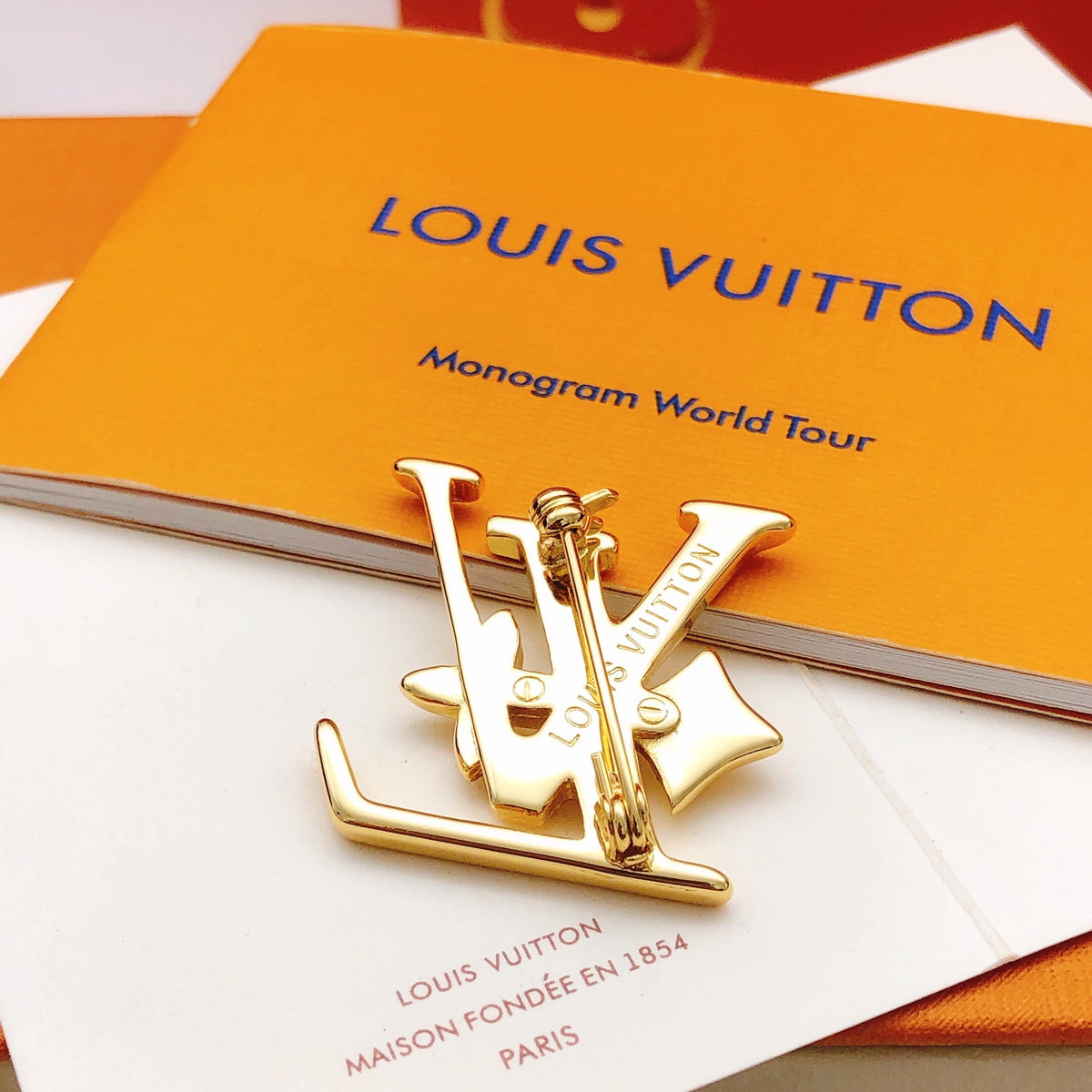 Geometric Emblem Brooch in Gold-Tone – Design 003 side detail