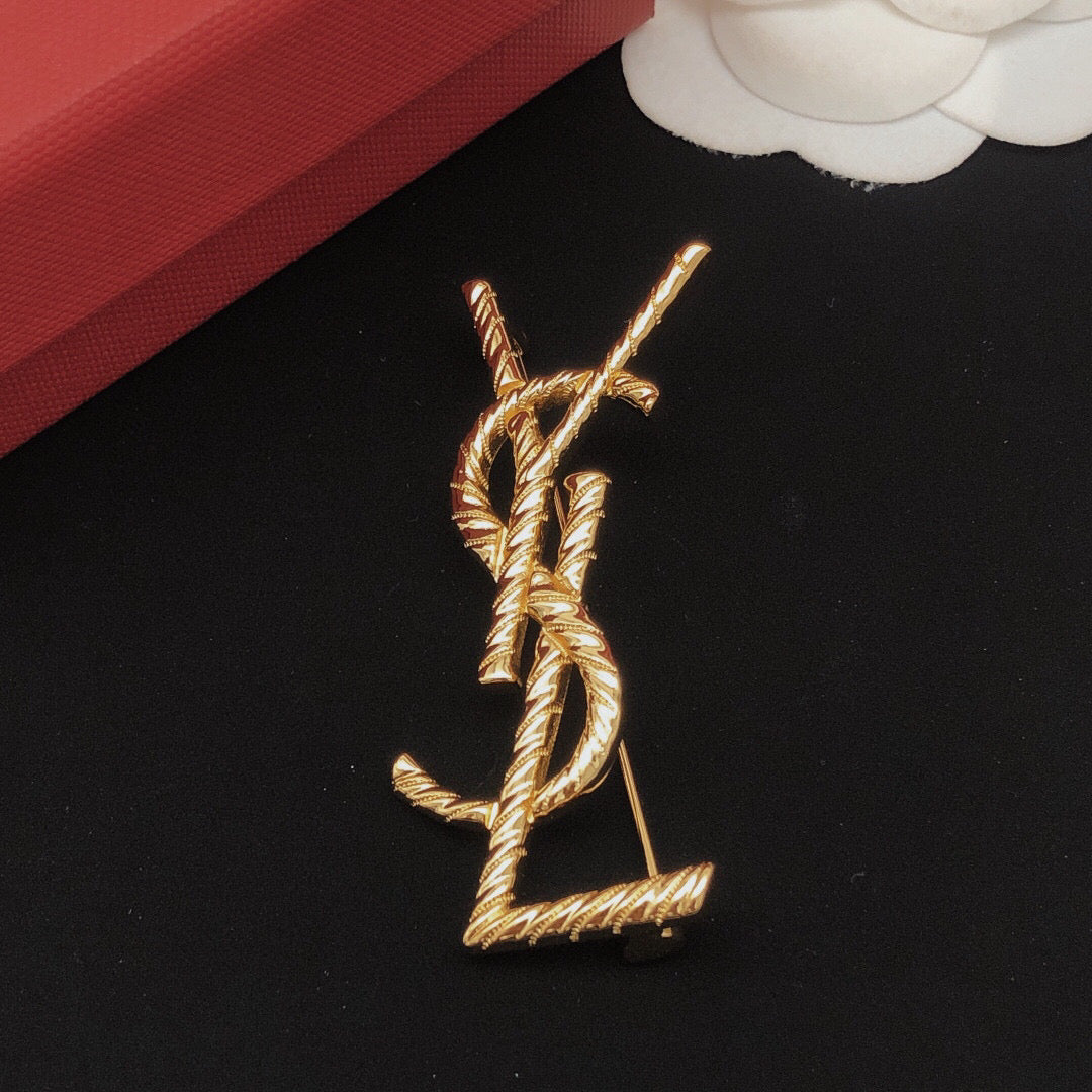 Twist Brooch in Gold-Tone – Twist Detail main product view