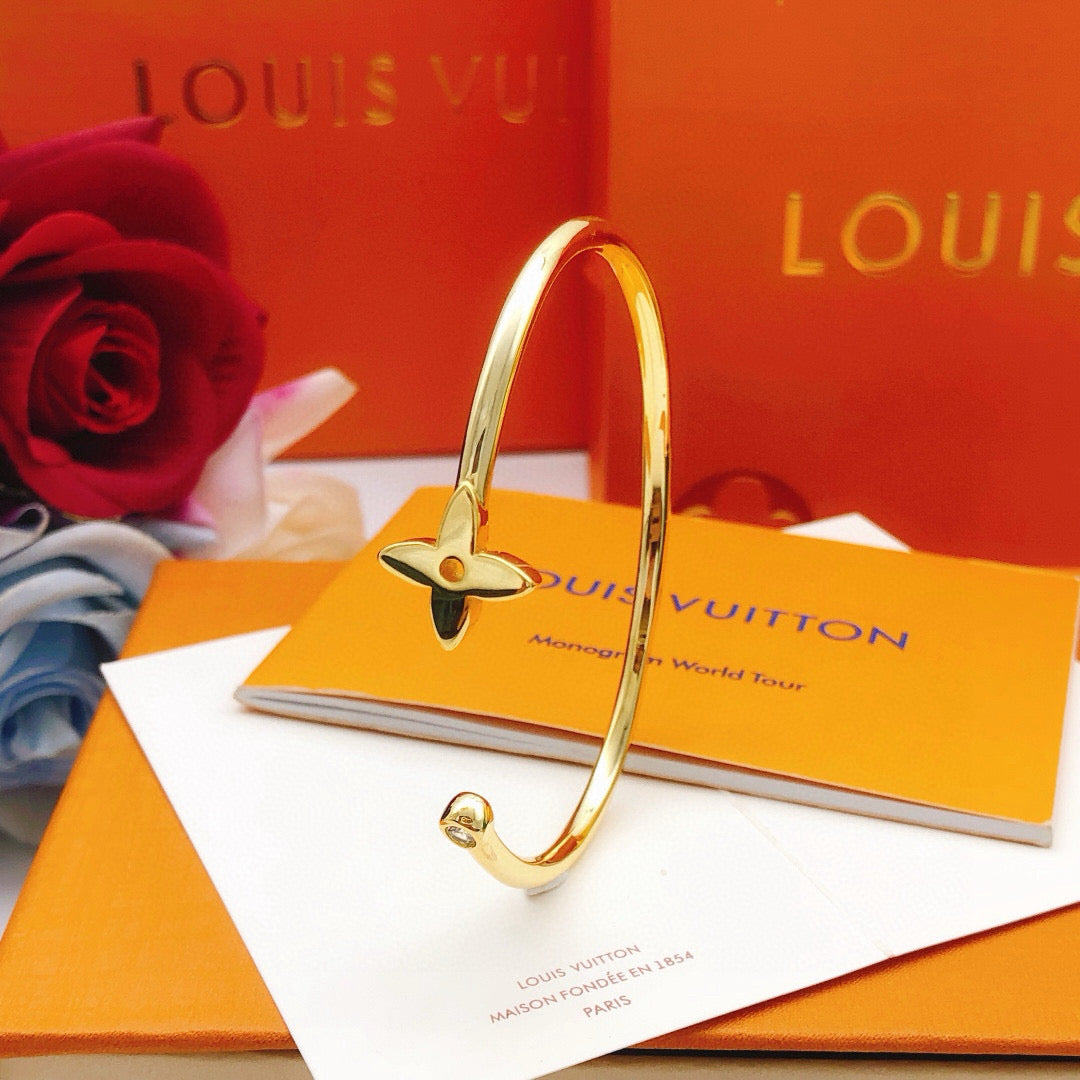 Geometric Emblem Bangle in Gold-Tone – Design 008 side detail