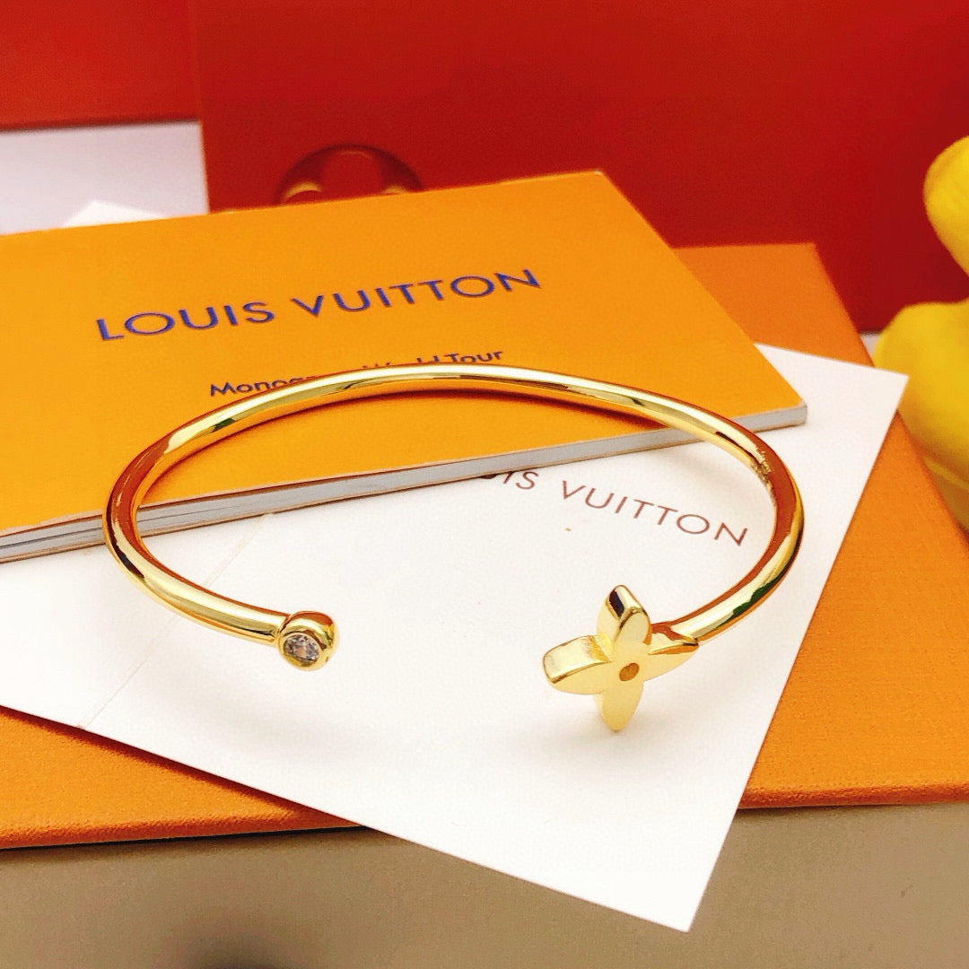 Geometric Emblem Bangle in Gold-Tone – Design 008 front product view