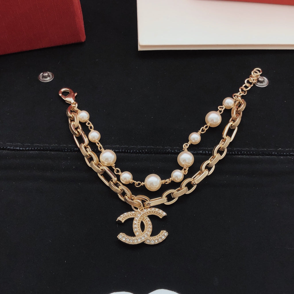 Pearl Bracelet in Gold-Tone – Pearl Detail – Design 004 front product view