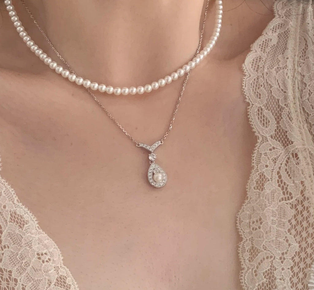 Pearl Pearl-Detail Pendant Necklace – Pearl Detail – Design 052 detail view