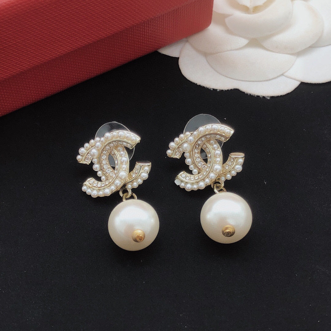 Pearl Pearl-Detail Statement Earrings – Pearl Detail – Design 012 side detail