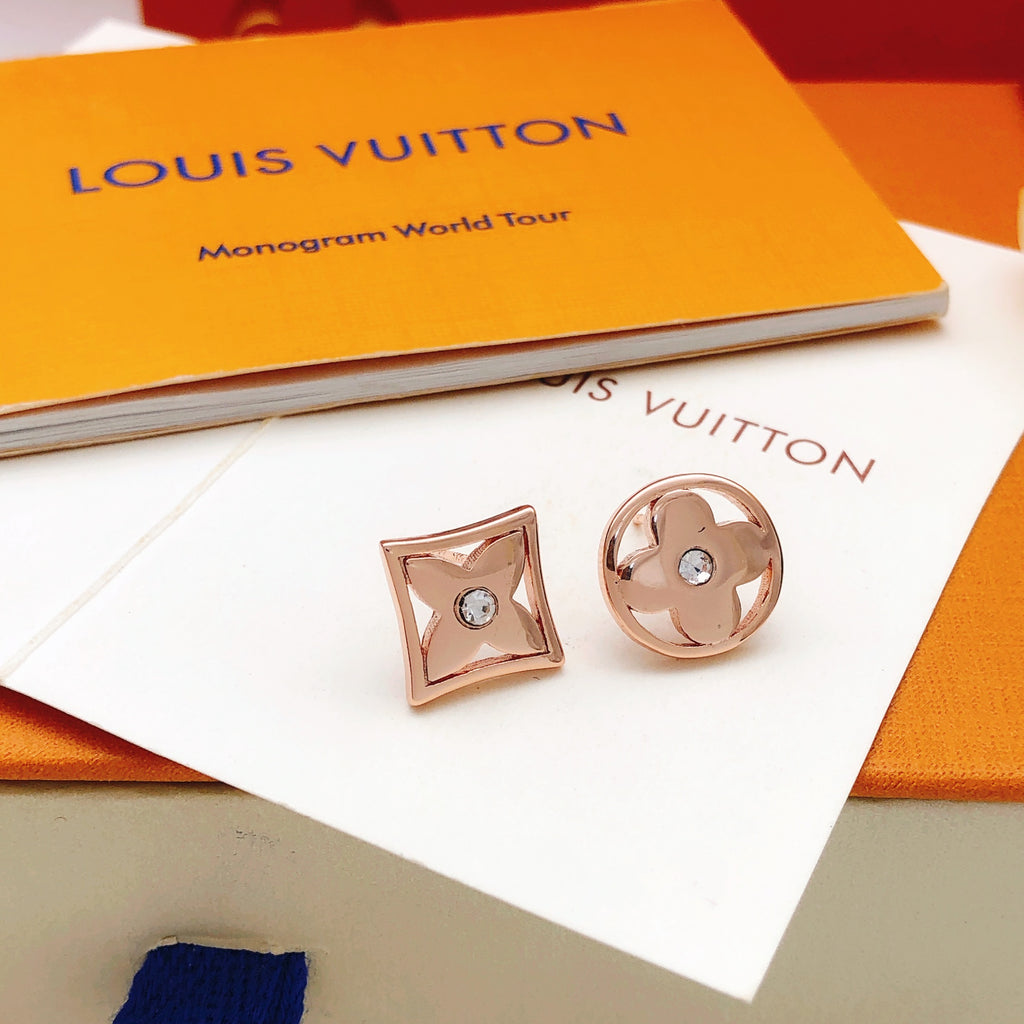 Round Stud Earrings in Rose-Gold-Tone – Rose Gold Detail – Design 002 close-up detail