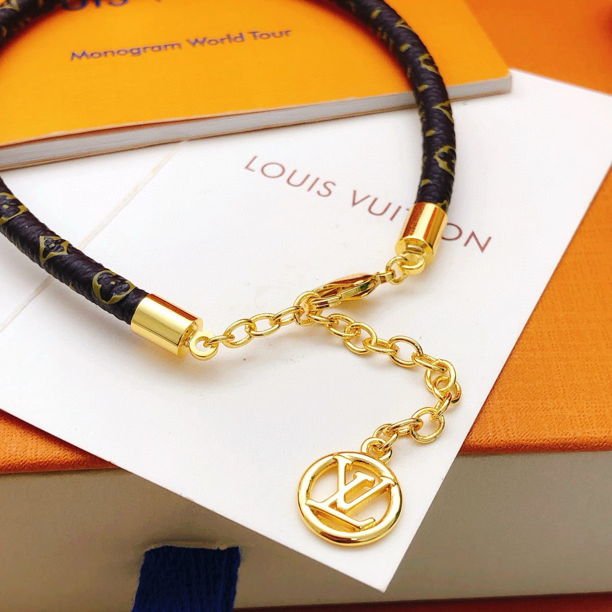 Heart Bangle in Gold-Tone – Design 001 side detail