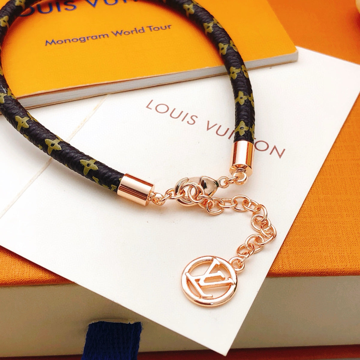 Heart Bangle in Rose-Gold-Tone – Rose Gold Detail – Design 002 side detail