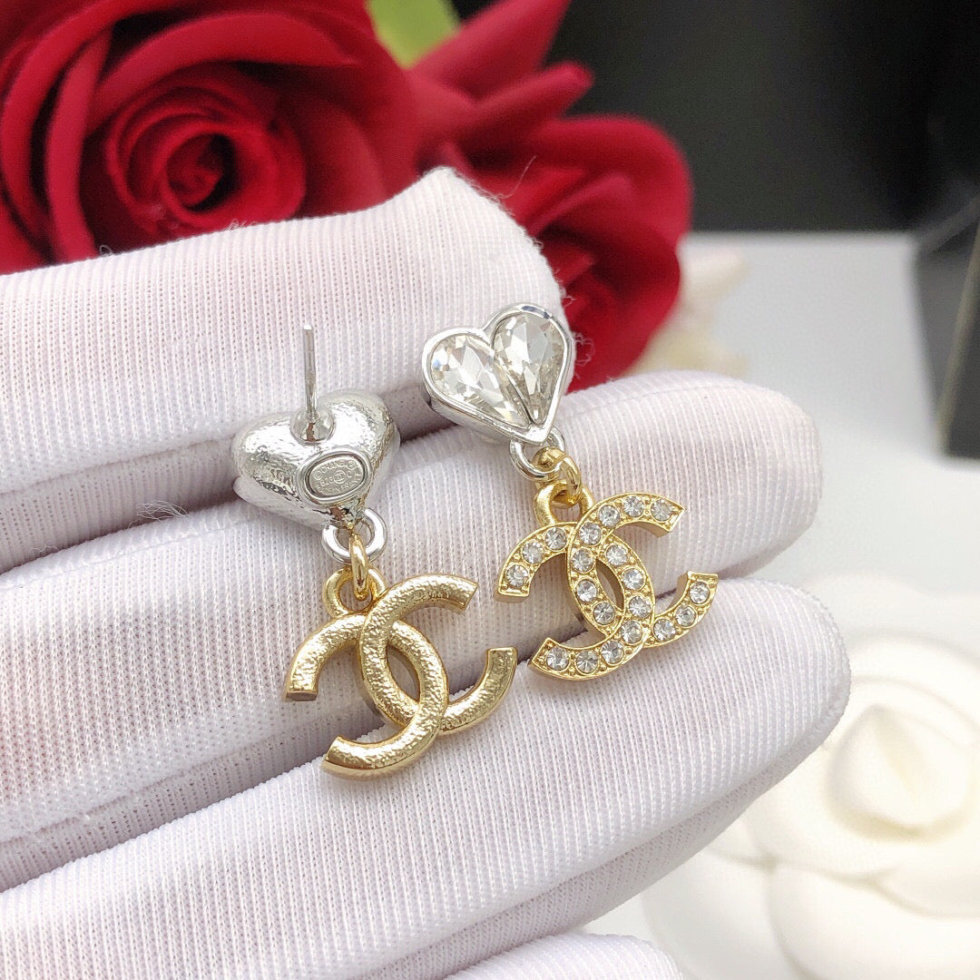 Double-C Emblem Jewelry Accessory in Gold-Tone – Heart Detail side detail
