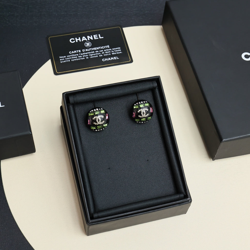 Double-C Emblem Crystal-Accent Stud Earrings – Pink Detail – Design 002 close-up detail