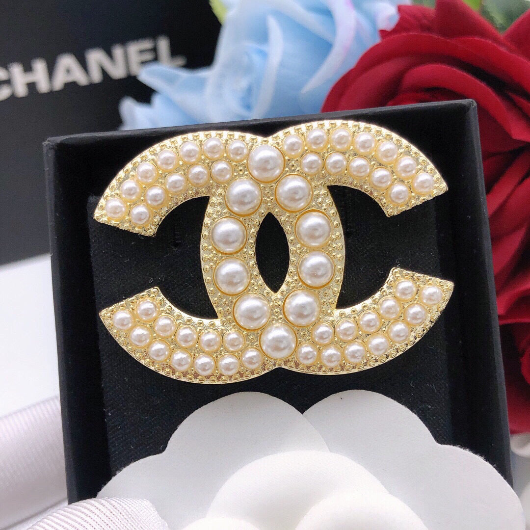Double-C Emblem Brooch in Gold-Tone – Pearl Detail – Design 005 main product view