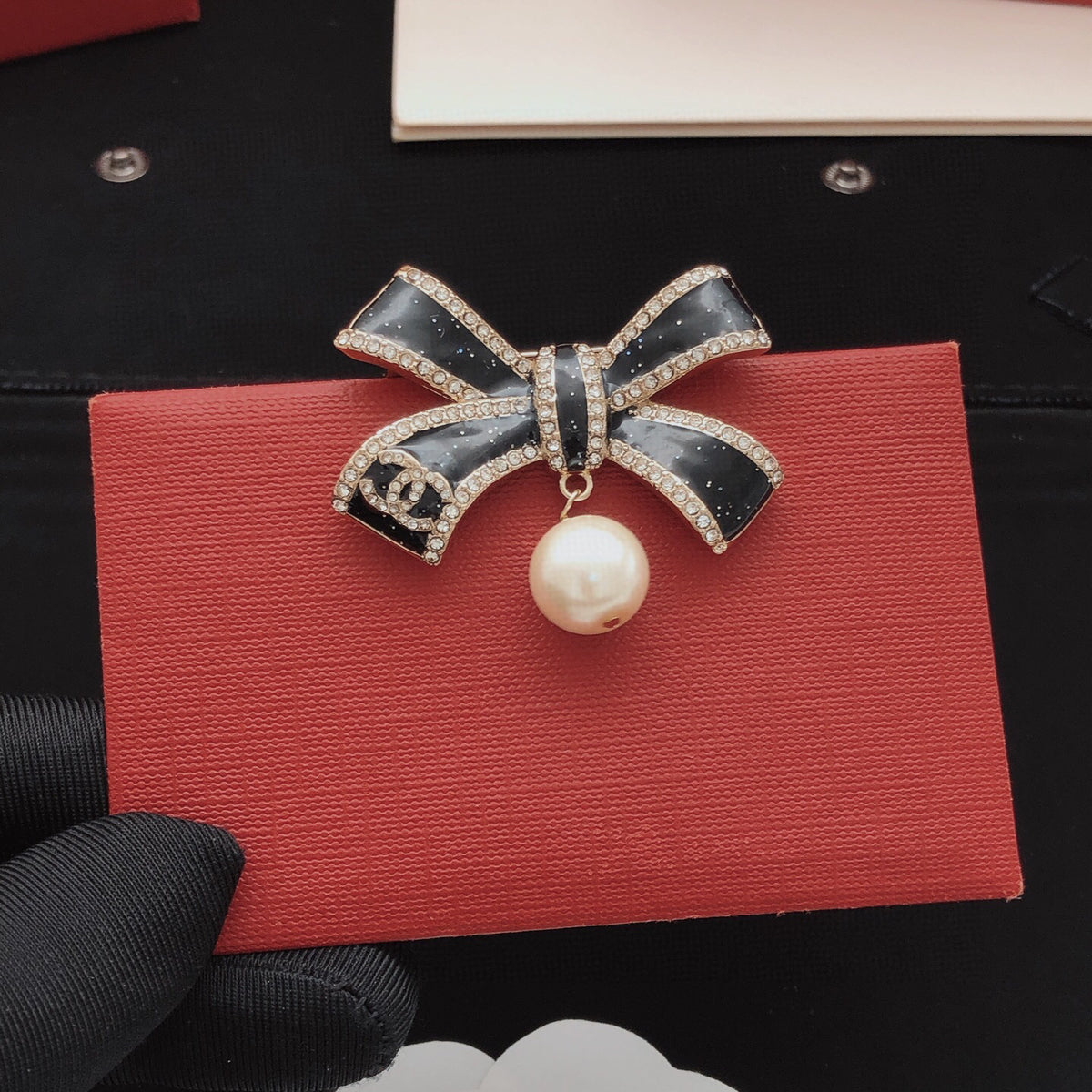 Bow Brooch in Gold-Tone – Black Detail detail view