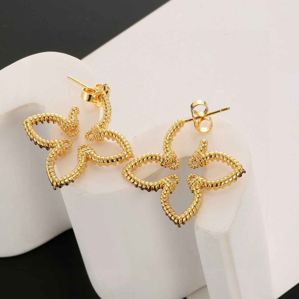Clover Stud Earrings in Gold-Tone – Clover Detail – Design 004 close-up detail