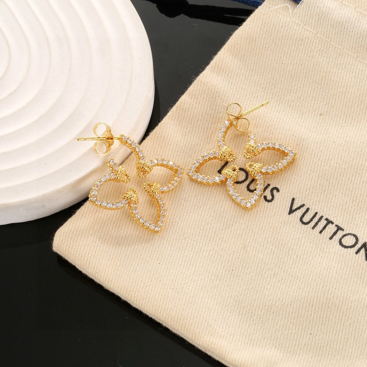 Clover Stud Earrings in Gold-Tone – Clover Detail – Design 004 side detail
