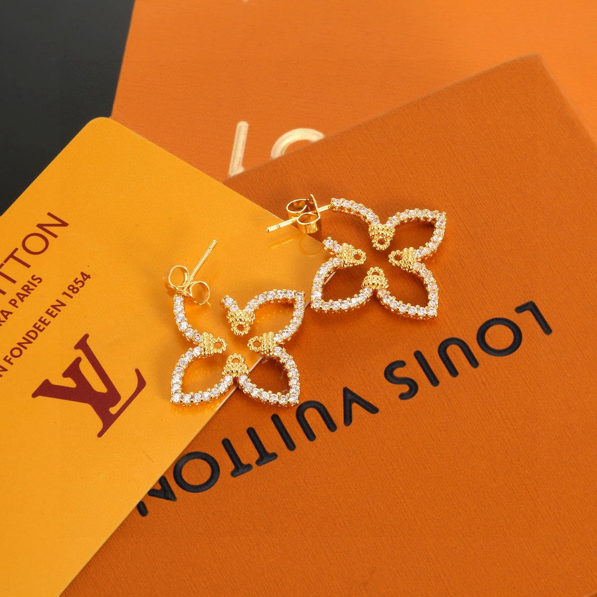 Clover Stud Earrings in Gold-Tone – Clover Detail – Design 004 main product view
