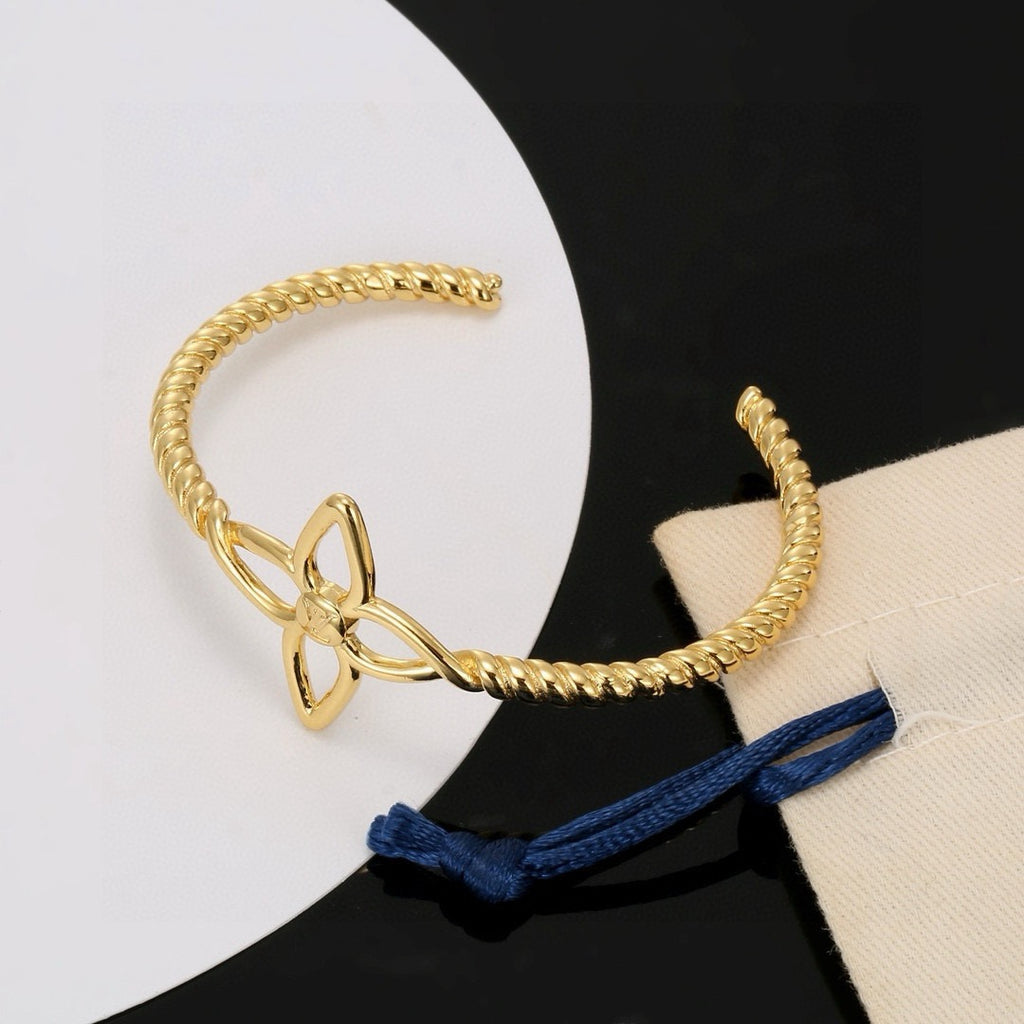 Clover Bangle in Polished Metal-Tone – Clover Detail – Design 009 detail view