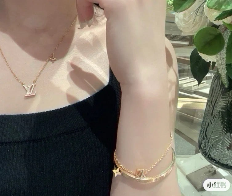 Letter Emblem Bracelet in Polished Metal-Tone – Design 019 close-up detail