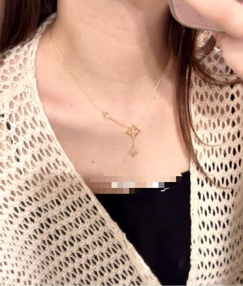 Clover Pendant Necklace in Polished Metal-Tone – Clover Detail – Design 004 detail view