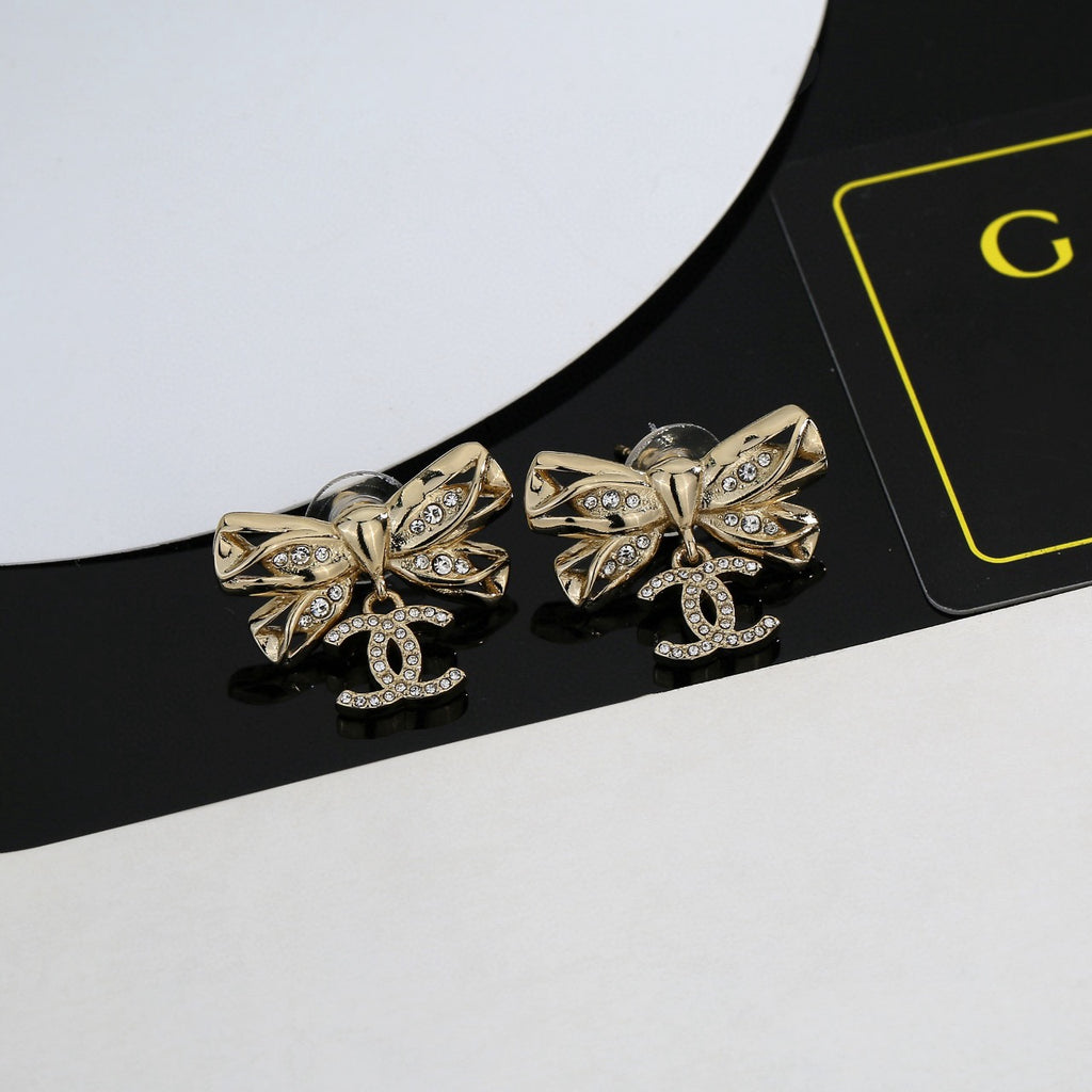 Double-C Emblem Stud Earrings in Polished Metal-Tone – Design 185 main product view