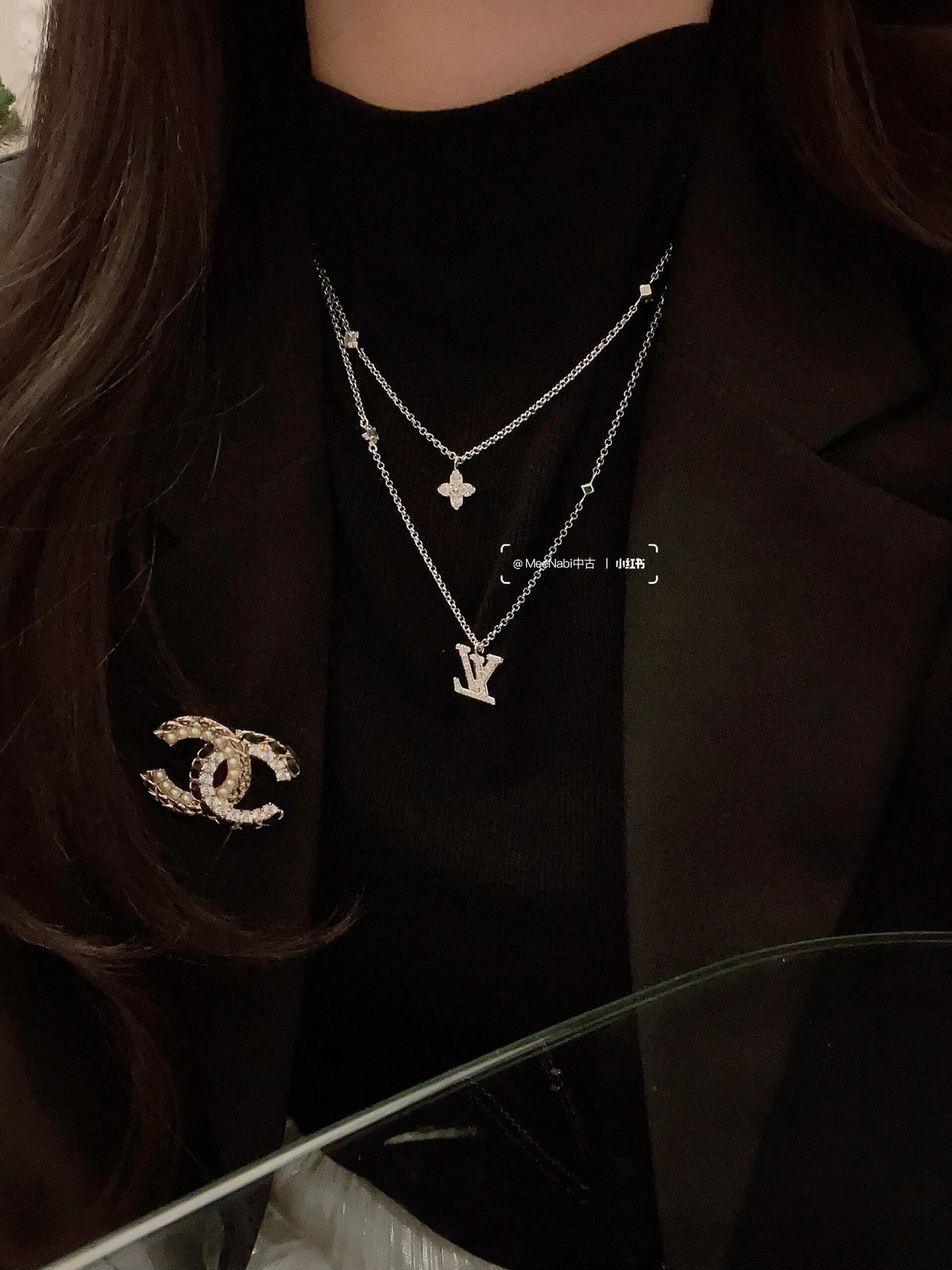 Geometric Emblem Double-Layer Pendant Necklace – Silver Detail detail view