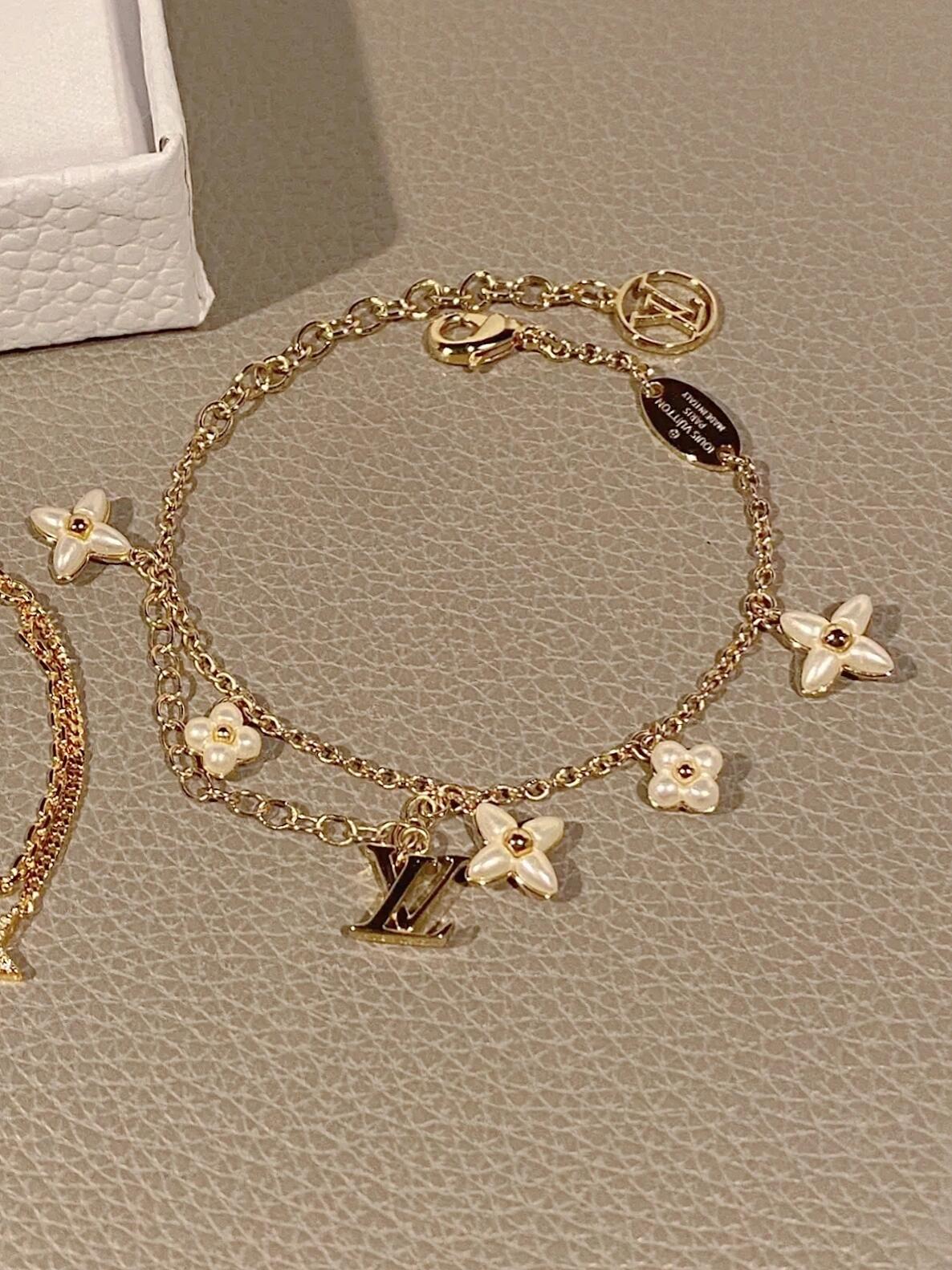 Floral Bracelet in Rose-Gold-Tone – Rose Gold Detail – Design 002 detail view