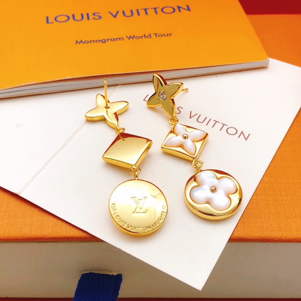 Geometric Emblem Stud Earrings in Gold-Tone – Design 028 side detail