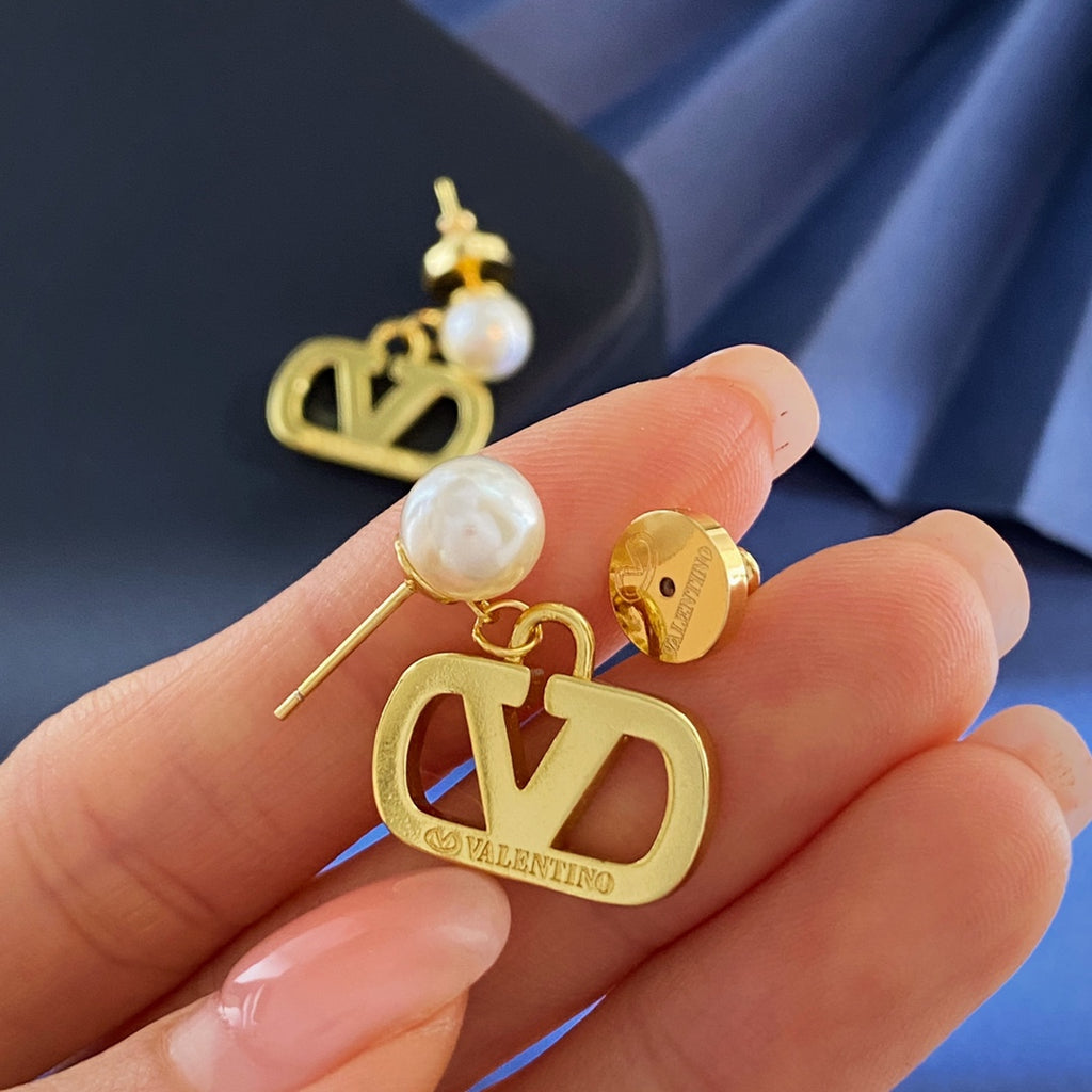 V Emblem Jewelry Accessory – White – Design 02 styled detail
