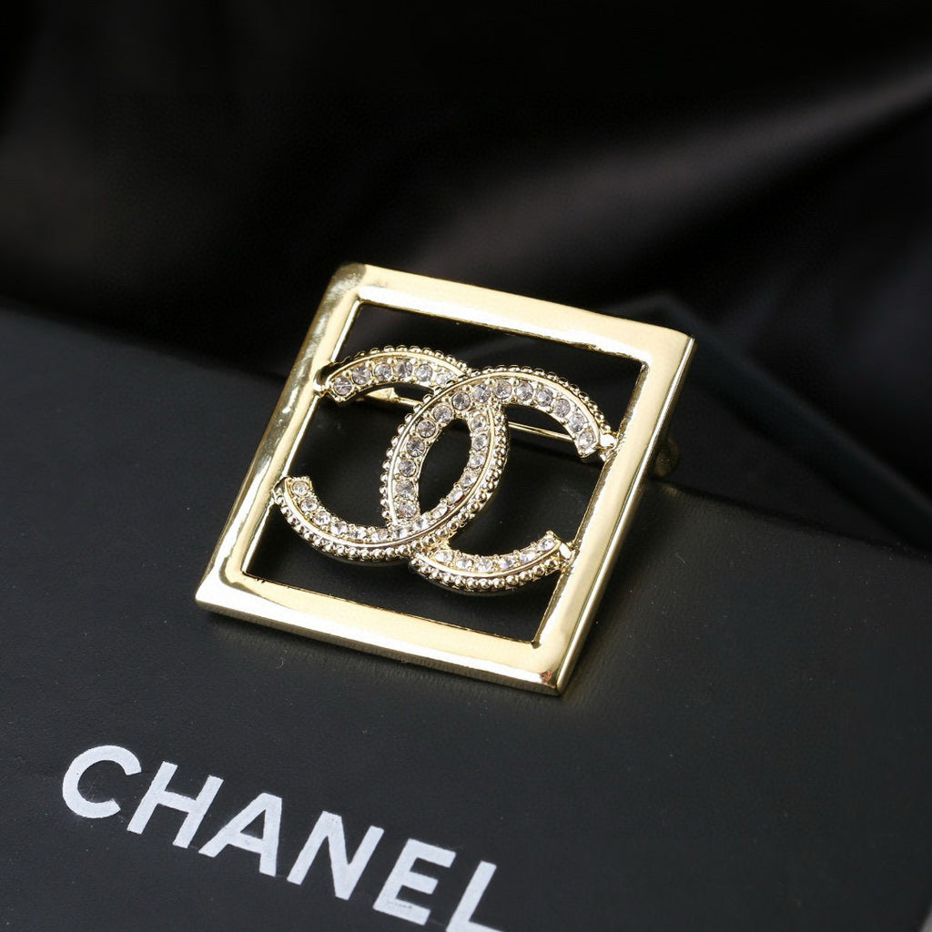 Double-C Emblem Brooch in Polished Metal-Tone – Design 057 detail view