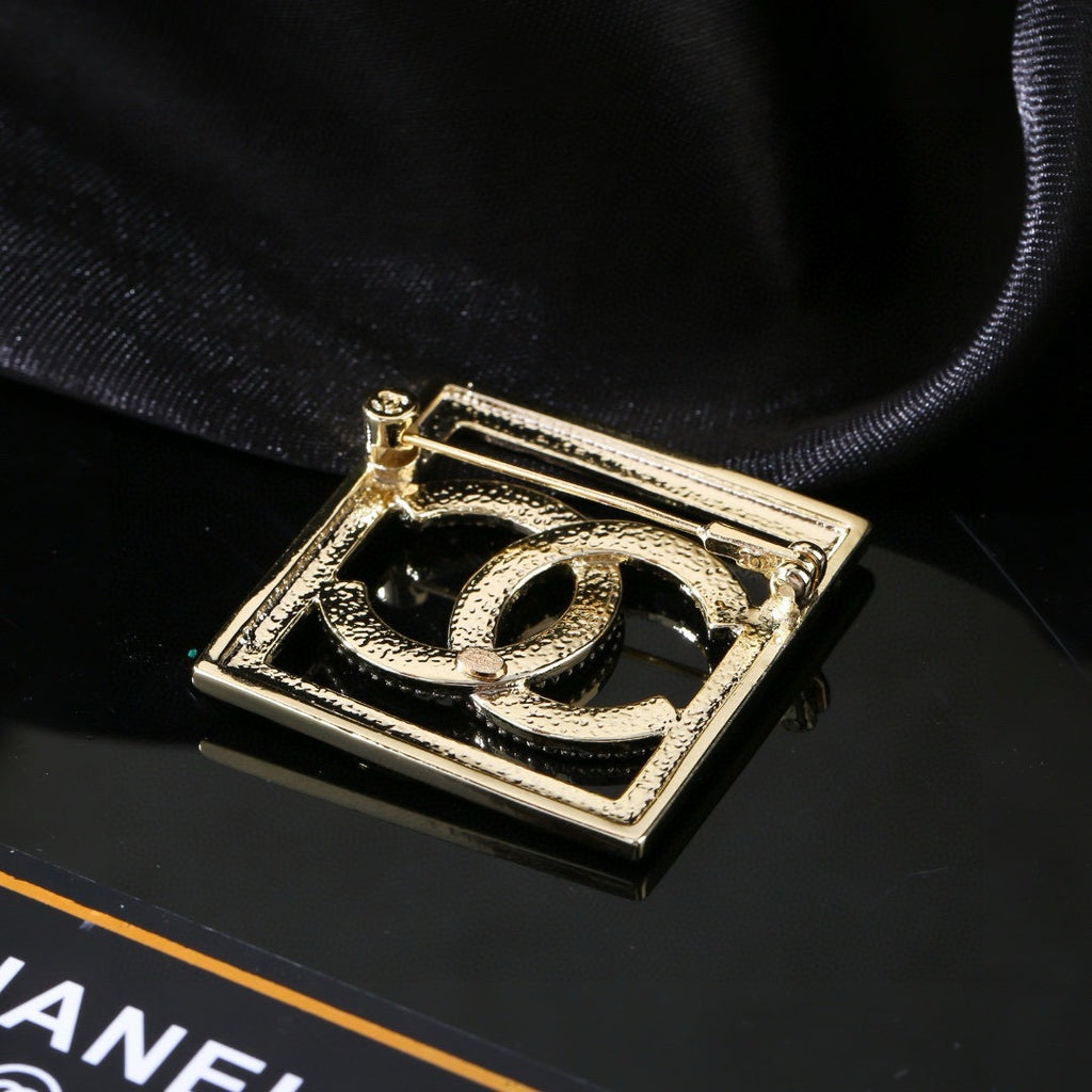 Double-C Emblem Brooch in Polished Metal-Tone – Design 057 main product view